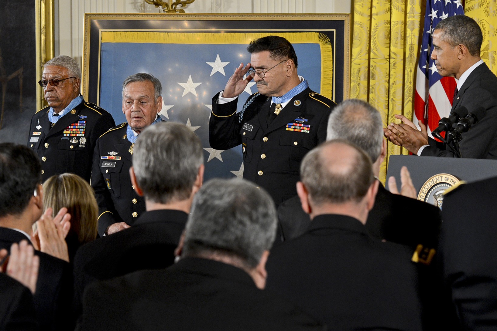 Army sergeant who saved 2 comrades to get Medal of Honor