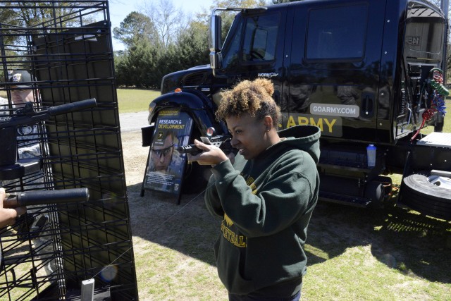 Army Strong event provides glimpse of military life