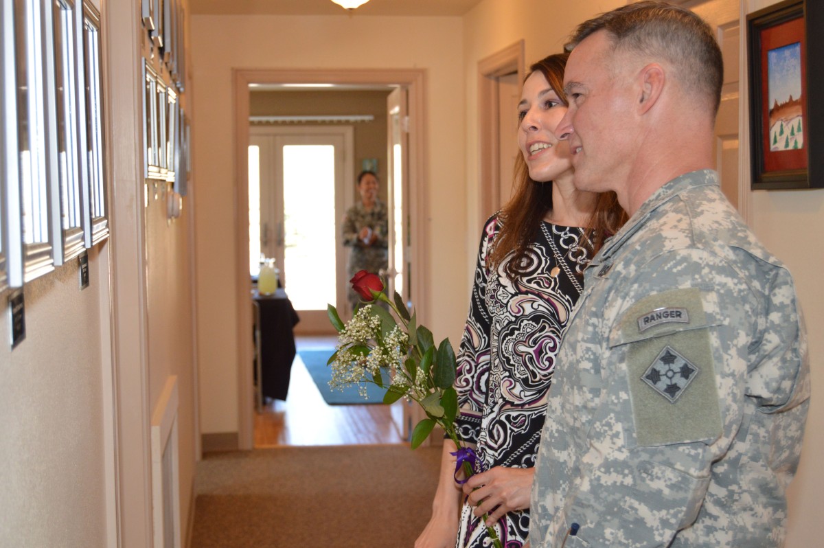 Luncheon Honors Gold Star Wives Sacrifice Article The United States Army 