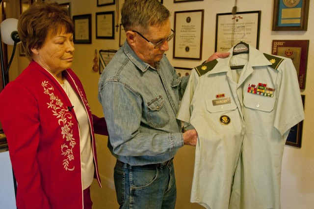 Si Duncan and his Presidential Service Badge