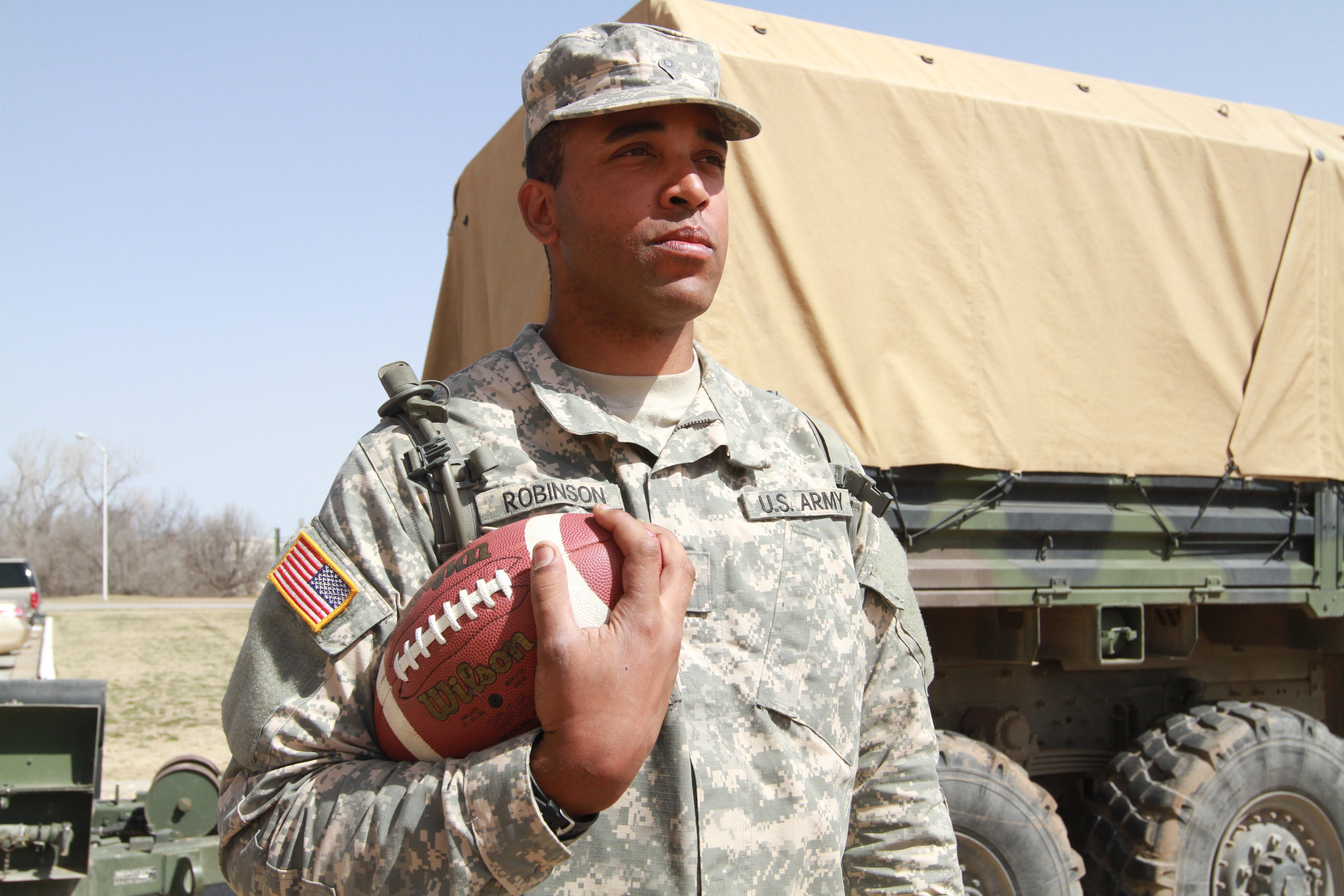 Former NFL player joins U.S. Marines