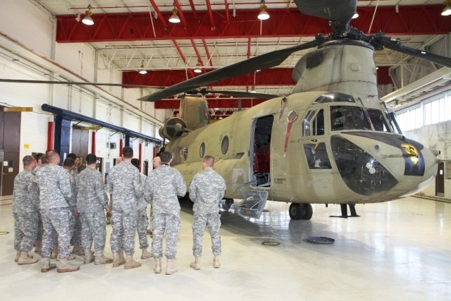 USMA Rugby Team tours 1st Air Cav aircraft
