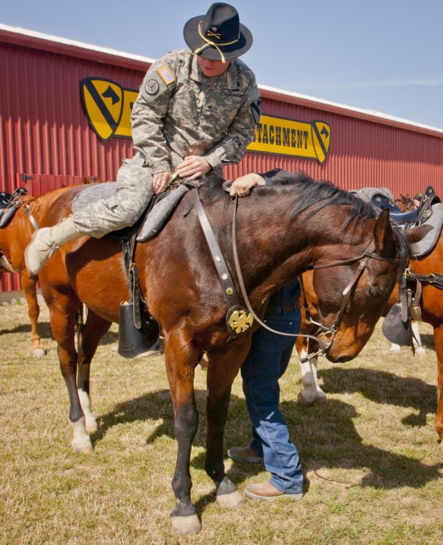 1st Cavalry Division commanding general mounts up