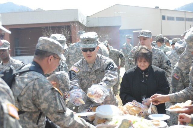 210th FA Bde. Chaplains host barbecue