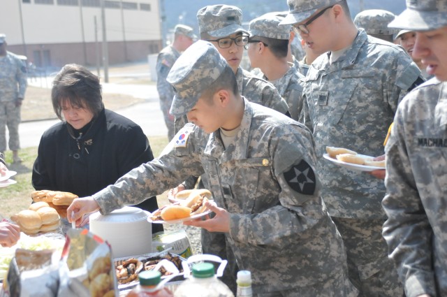 210th FA Bde. Chaplains host barbecue