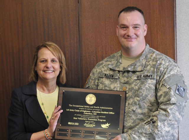 Deborah Zubaty, Columbus, Ohio Area Director, U.S. Department of Labor, Occupational Safety and Health Administration (OSHA), presented a plaque in recognition of the Voluntary Protection Program (VPP