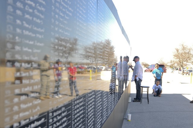 Navy vet memorizes names of fallen heroes