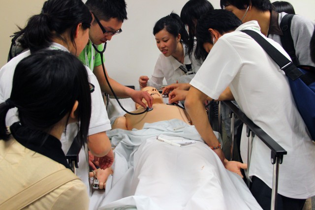 University of Japan students interact with a simulated patient