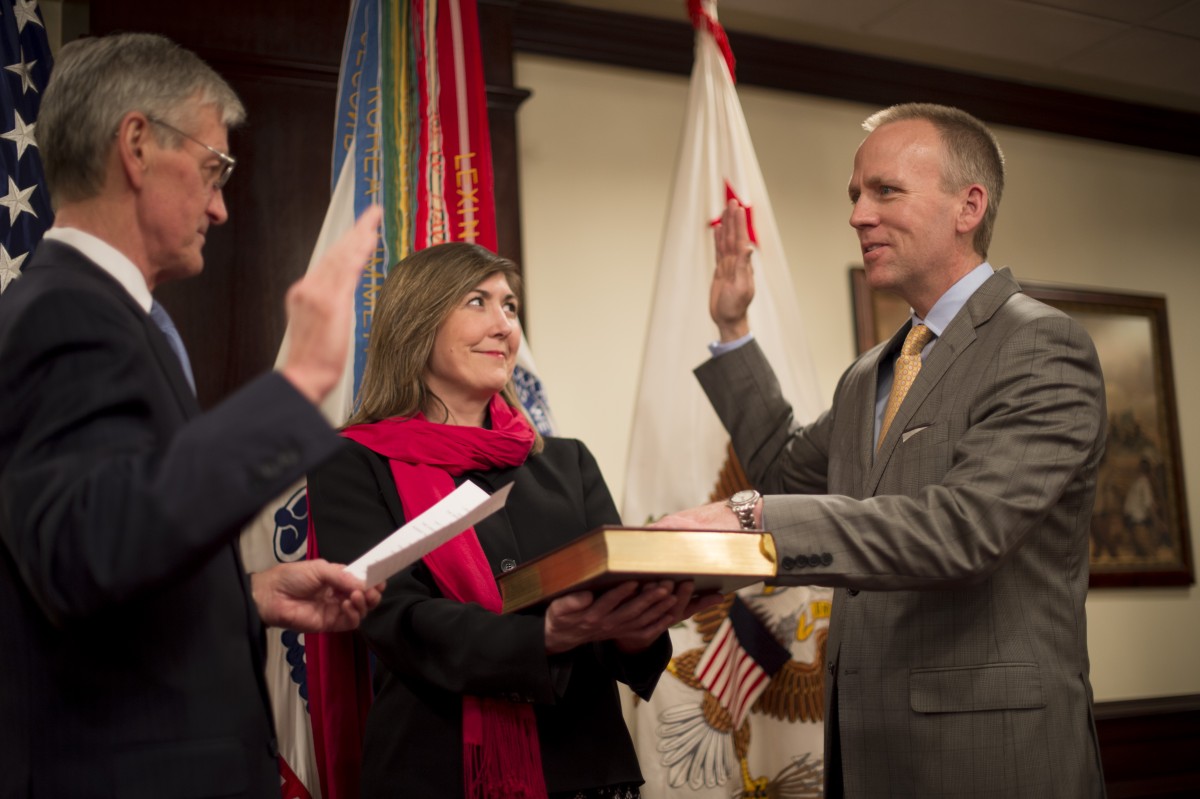 Carson sworn in as 31st Under Secretary of U.S. Army | Article | The ...