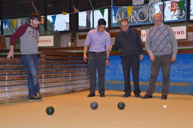 Paratroopers, Alpini bond over bocce in Italy