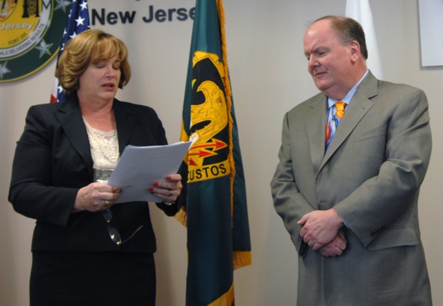 Federal contracting leader retires