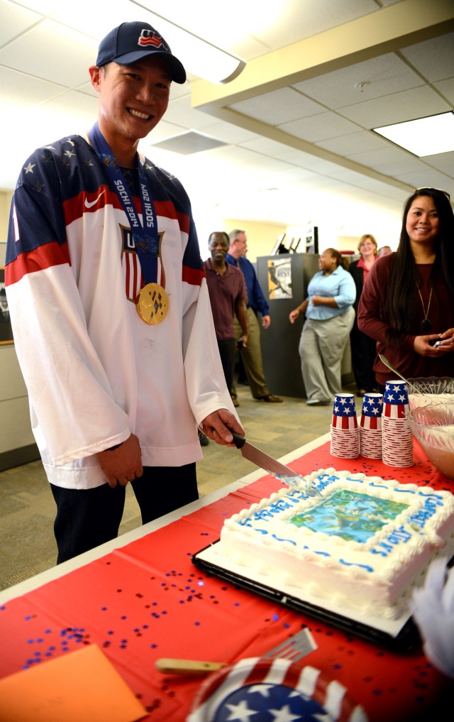 SSG Jen Lee cuts cake