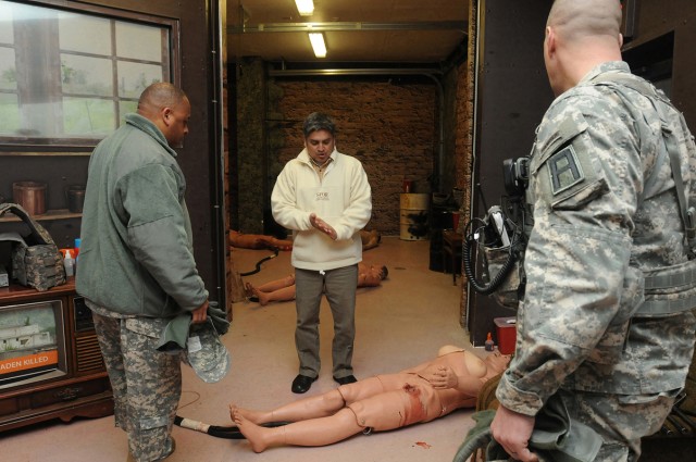 First Army Division-West leadership tours Fort McCoy?'s Medical Simulation Training Center