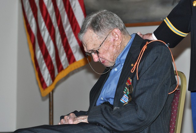 World War II veteran gets his medals