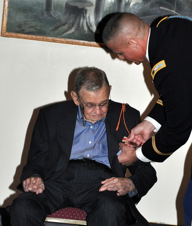 World War II veteran gets his medals