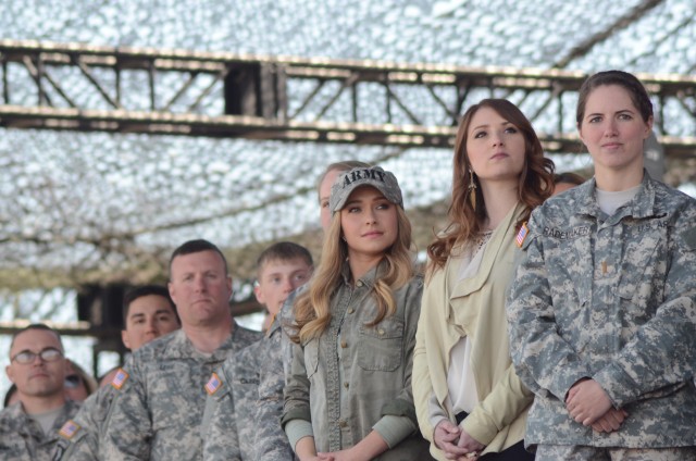 Actress Hayden Panettiere stands with Fort Campbell Soldiers