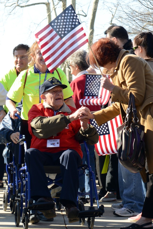WWII veterans make emotional visit to their memorial
