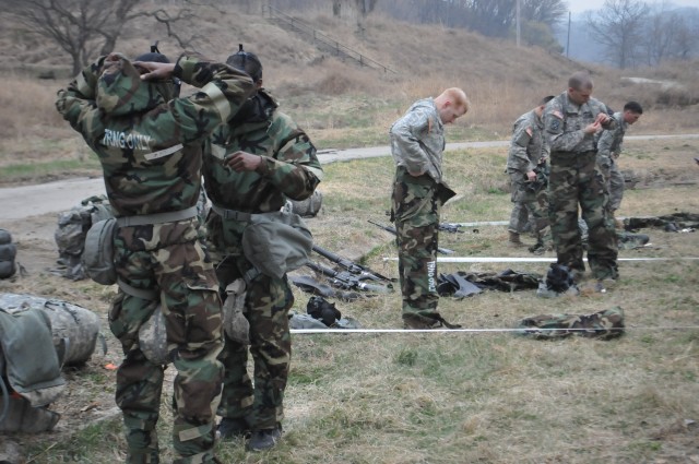 Soldiers compete in the Thunder Crucible
