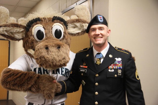 Carter appears at Mariners home opener