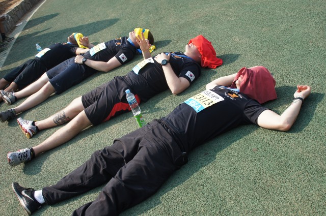 Leisure - Steel team runs Seoul International Marathon