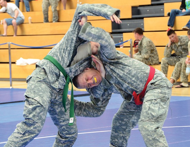 Testing Soldiers' resilience with combatives