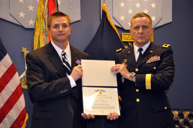 SECDEF Medal for Valor awarded to contractor for actions in Afghanistan