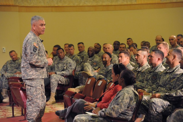 Vice Chief meets with garrison commanders, command sergeants major