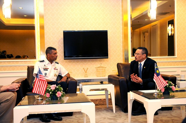 USARPAC CG meets with the Malaysian Minister of Defense