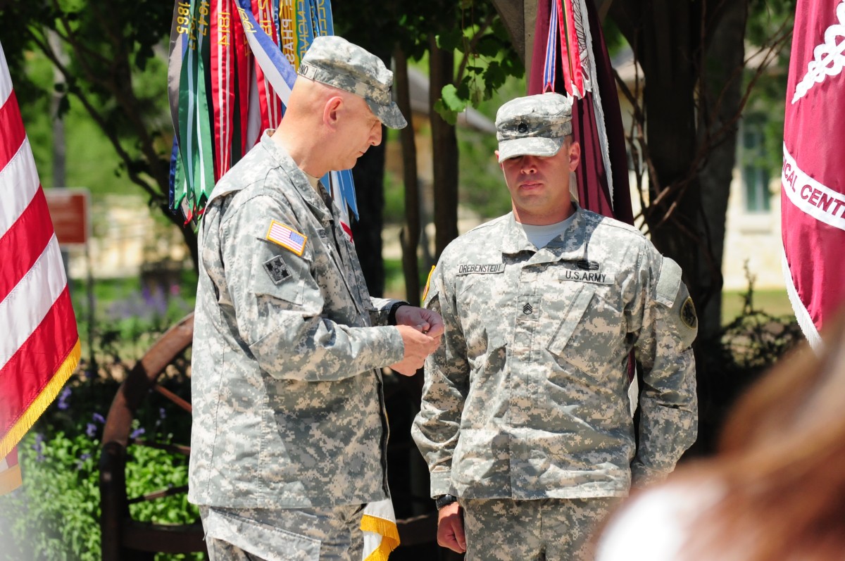 Wounded warrior receives Purple Heart from Army Chief of Staff ...