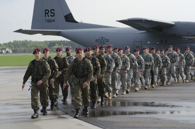 173rd paratroopers arrive in Poland