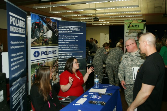 Hiring Our Heroes event at Fort McCoy connects veterans, employers 