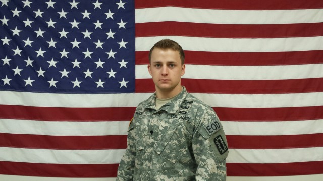 Soldier earns Silver Star for braving hidden bombs to recover 14 troops