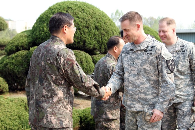 BG Peterson visits Republic of Korea Army Aviation Operations Commander