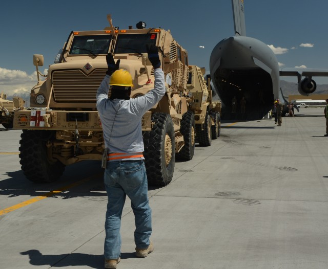 Flight line liaison officers link Army and Air Force to move equipment