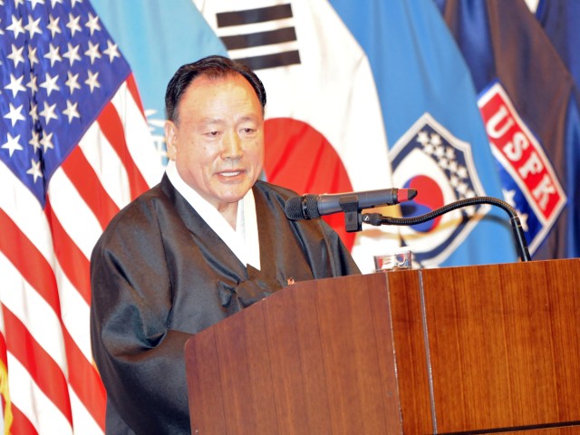 Leading scholar supports U.S. troops in Korea