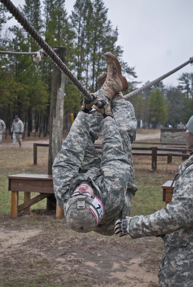 412th, 416th TEC Soldiers tackle Day 2 of combined Best Warrior competition