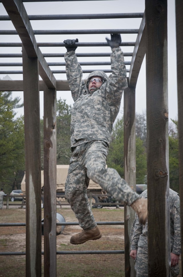 412th, 416th TEC Soldiers tackle Day 2 of combined Best Warrior competition