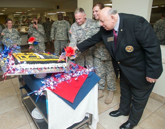 USAR Texas ambassador celebrates 106th Army Reserve Birthday at MTC Bliss