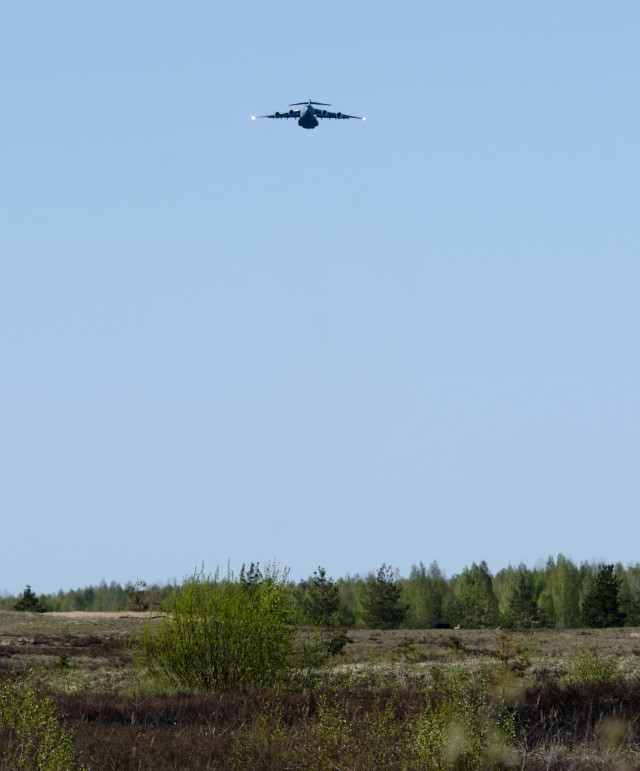 Sky Soldiers conduct aerial resupply in Latvia