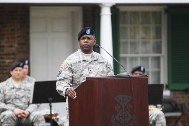 Holman relinquishes command of military police unit at Fort McHenry ceremony