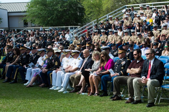 Odierno helps Army honor 'sacrifices of our EOD heroes'