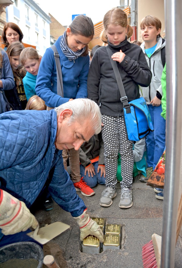 Students help ensure Wiesbaden's Holocaust victims not forgotten