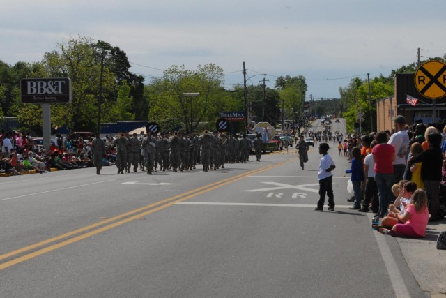 Dog Face soldiers march in 69th Annual Pine Tree Festival