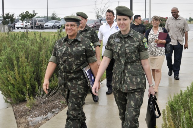 Texas Guardsmen share response lessons with Brazilians