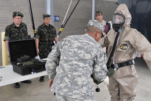 Texas Guardsmen share response lessons with Brazilians