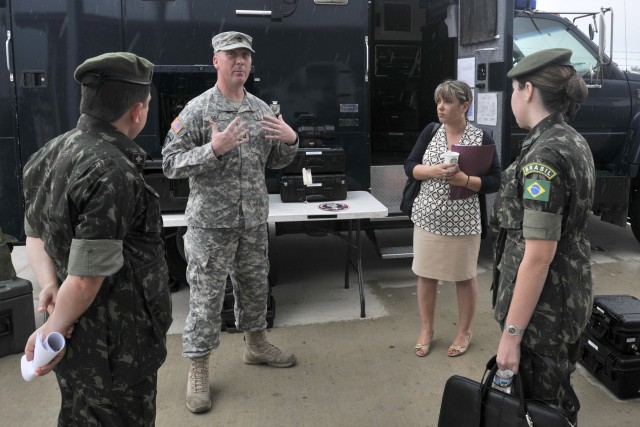 Texas Guardsmen share response lessons with Brazilians