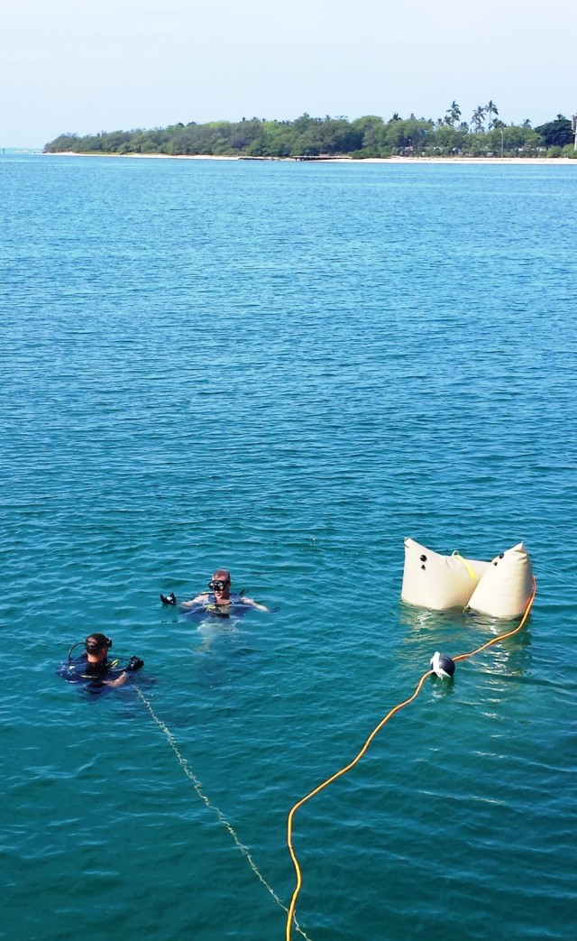 Army divers complete underwater salvage exercise