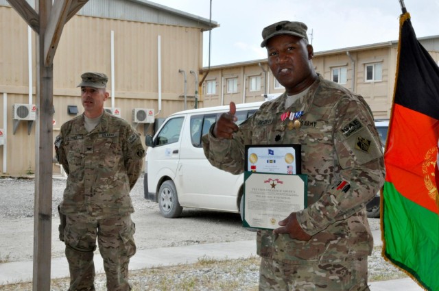 Lt. Col. Dickerson receives Bronze Star medal