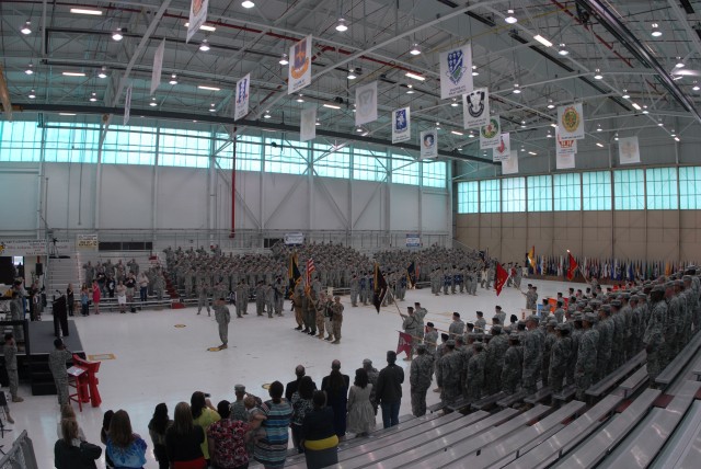 Rakkasans welcome Currahee Soldiers during ceremony