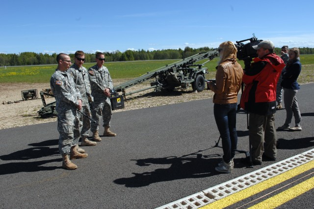 Michigan National Guard Soldiers Meet the Latvian Press